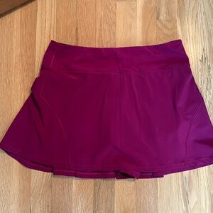 Women’s pink Lululemon skirt. 6 tall